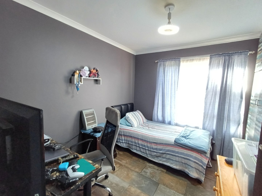 3 Bedroom Property for Sale in Heiderand Western Cape